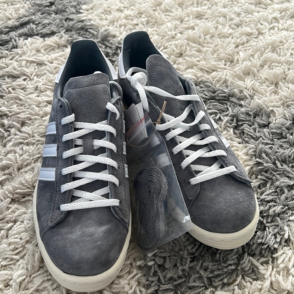 New with box Adidas Campus 80s in Gray with white